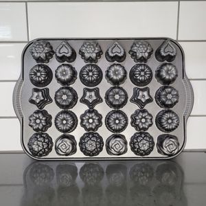 Nordic Ware Bundts, tea cakes & candies pan